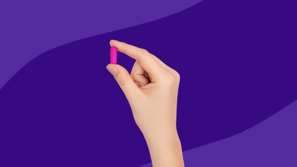 Hand holding Rx pill: How much is cephalexin without insurance?