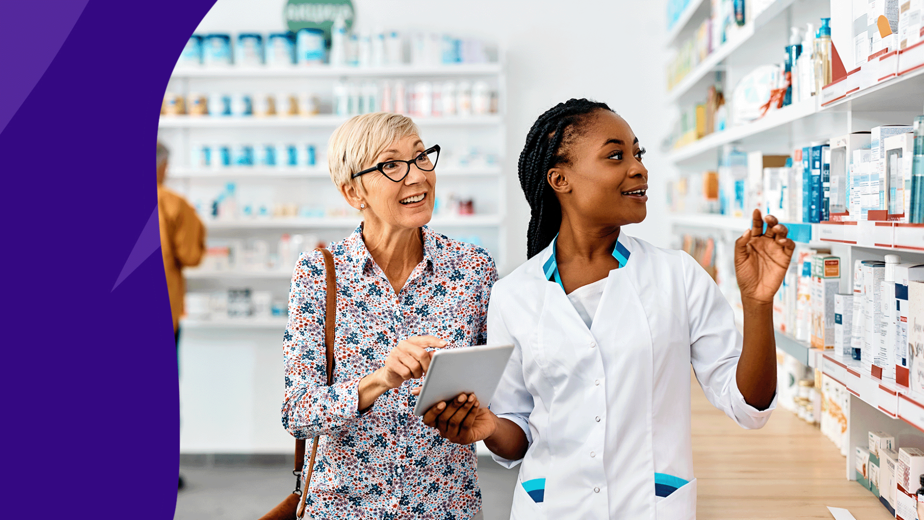 pharmacy tech with customer - pharmacy technician roles changing