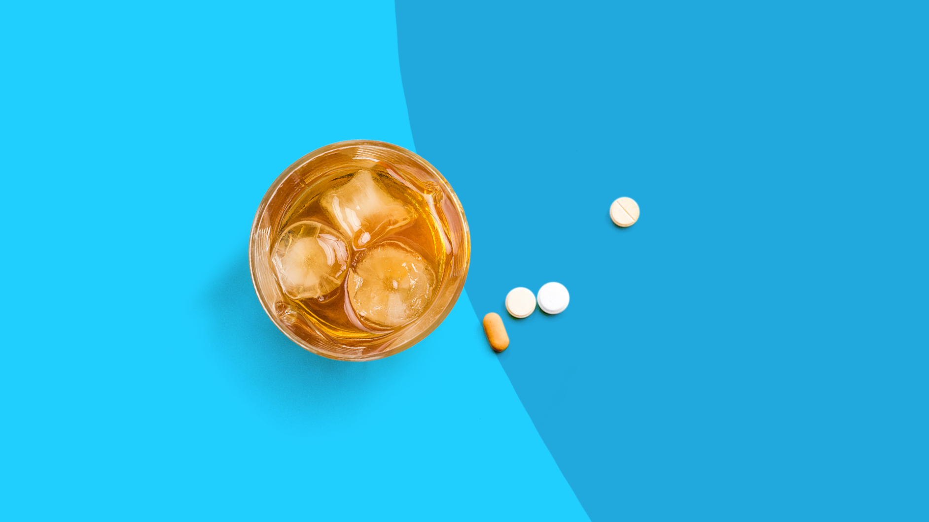 A cocktail with pills next to it: Is it safe to mix alcohol and naproxen?