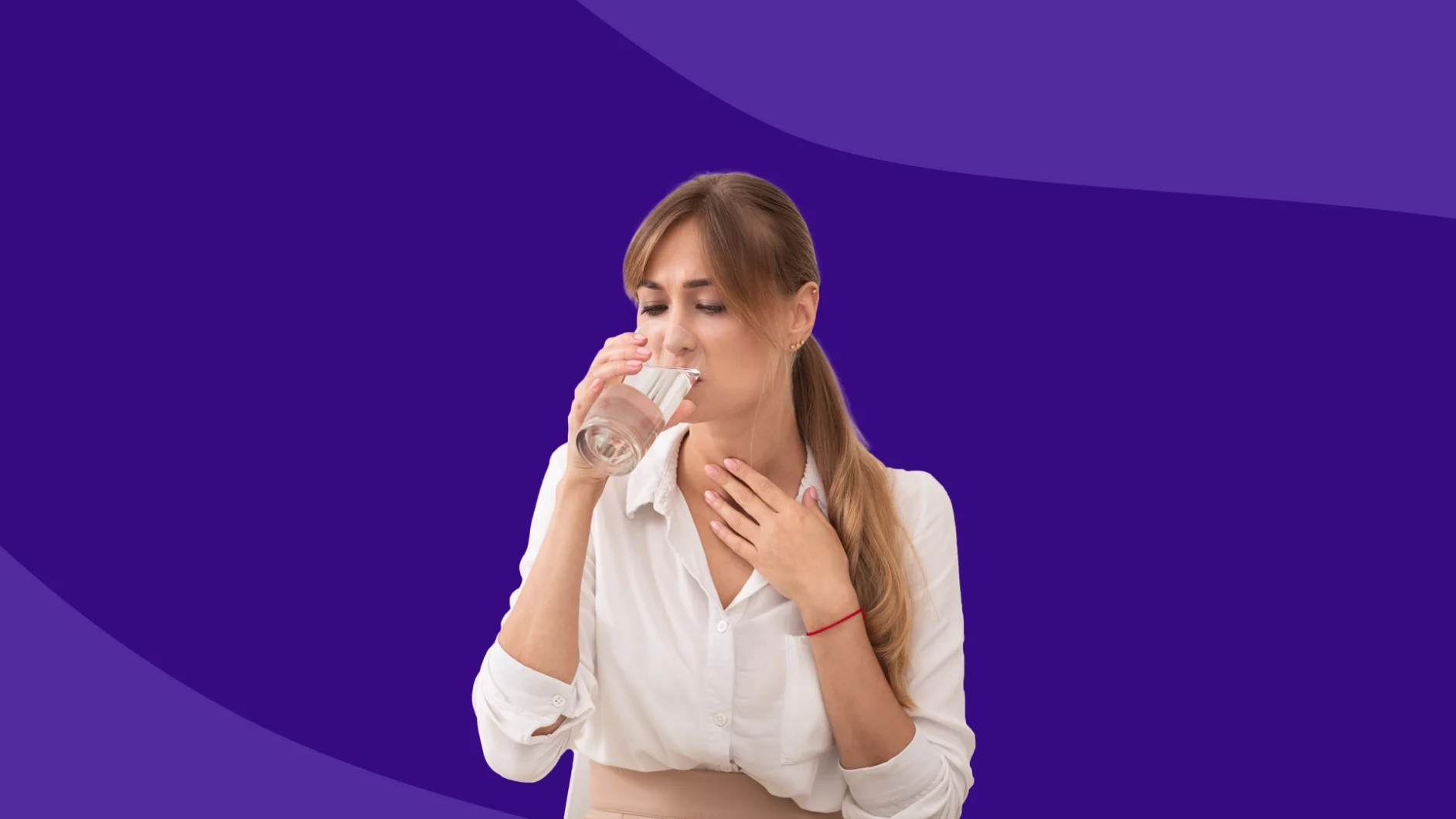 Woman drinking a glass of water and holding her throat: Why does my throat hurt when I wake up?