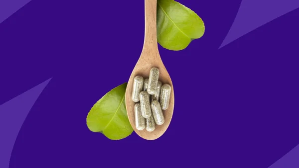 A spoon full of quercetin supplements | Who should not take quercetin