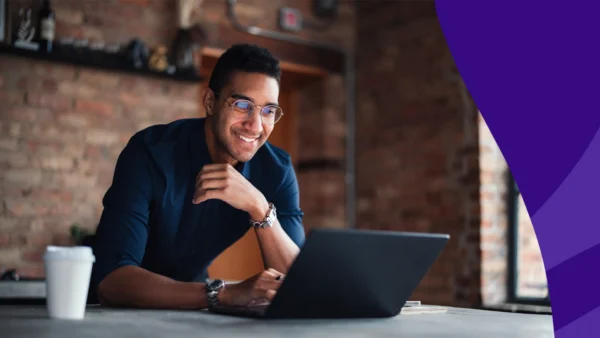 Person reading SingleCare reviews on their laptop